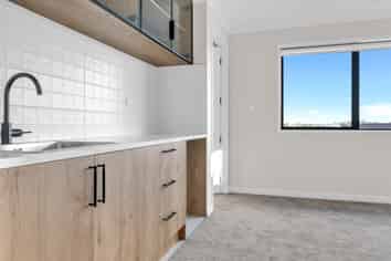 52 Michael Bosher Way, Flat Bush