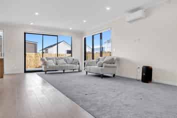 52 Michael Bosher Way, Flat Bush