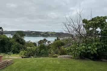14 Kennedy Point Road, Surfdale