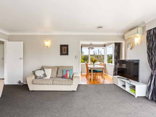 15 Atkinson Road, Titirangi