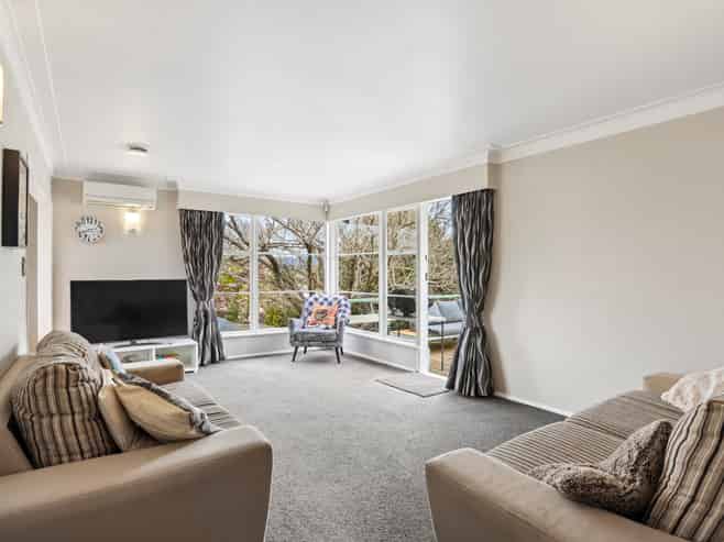15 Atkinson Road, Titirangi