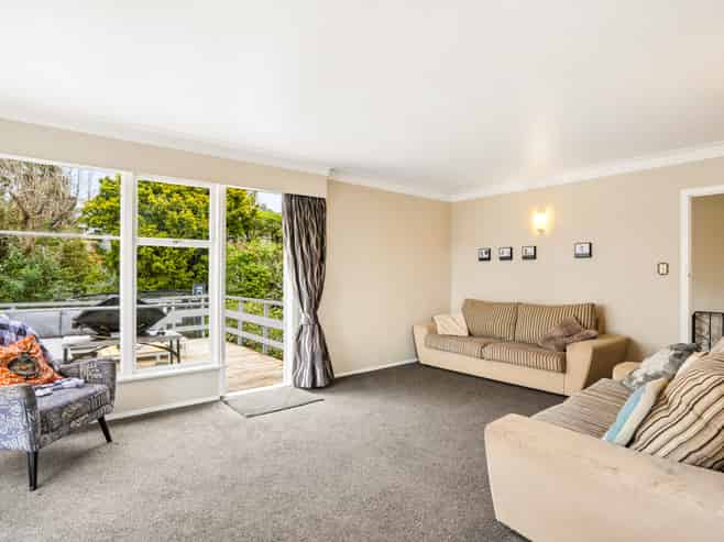15 Atkinson Road, Titirangi