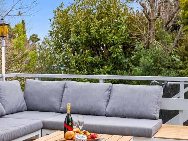 15 Atkinson Road, Titirangi