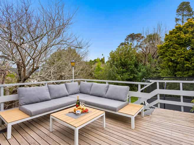 15 Atkinson Road, Titirangi