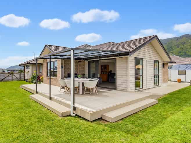 35 Waipunahau Road, Waikanae