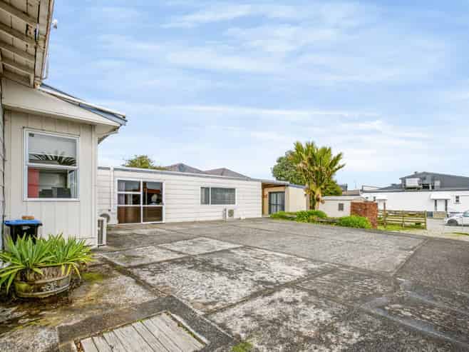 68 Russell Street, Westport
