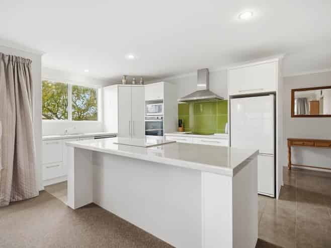 4 Tranquil Grove, Omokoroa