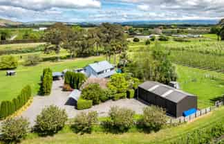 1127 Riverslea Road South, Longlands