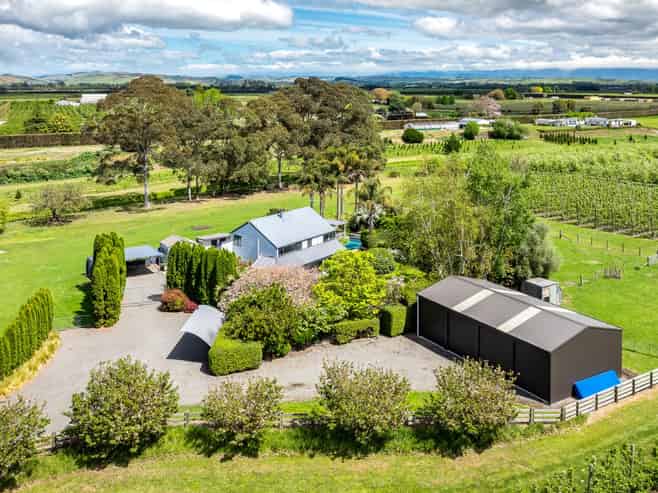 1127 Riverslea Road South, Longlands