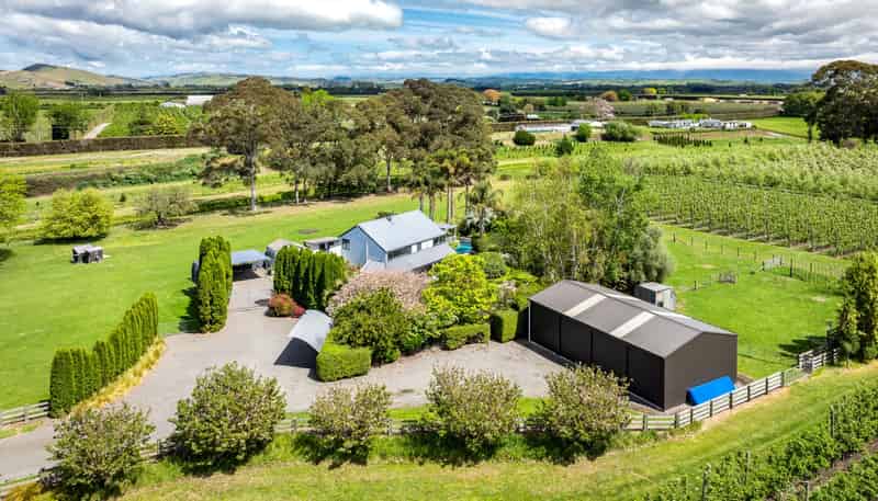 1127 Riverslea Road South, Longlands