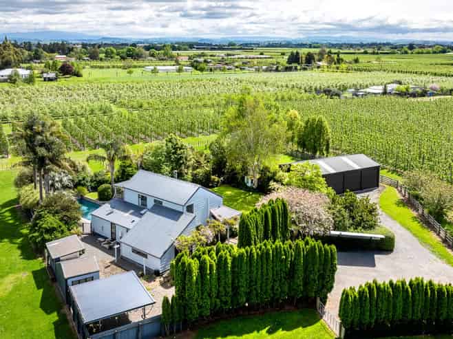 1127 Riverslea Road South, Longlands