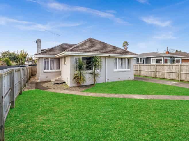 37 Hallberry Road, Mangere East