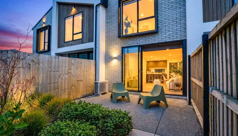 3/321 Lincoln Road, Addington
