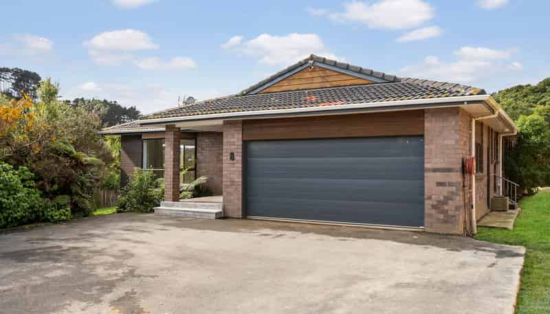 8 Bushland Grove, Paparangi