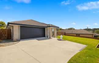 31 Fairfax Crescent, Pyes Pa