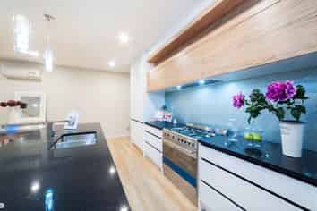 10 Dinning Road, Riverhead