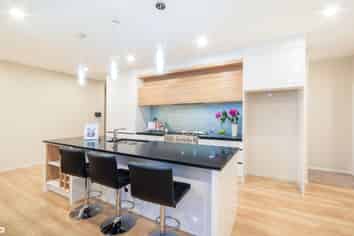 10 Dinning Road, Riverhead