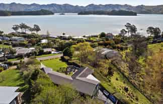 12 Andersons Road, Charteris Bay