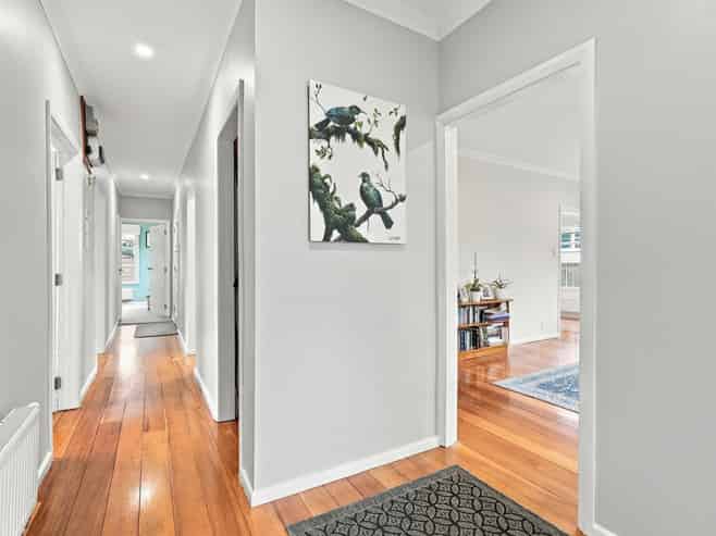 8 Hutchison Crescent, Durie Hill