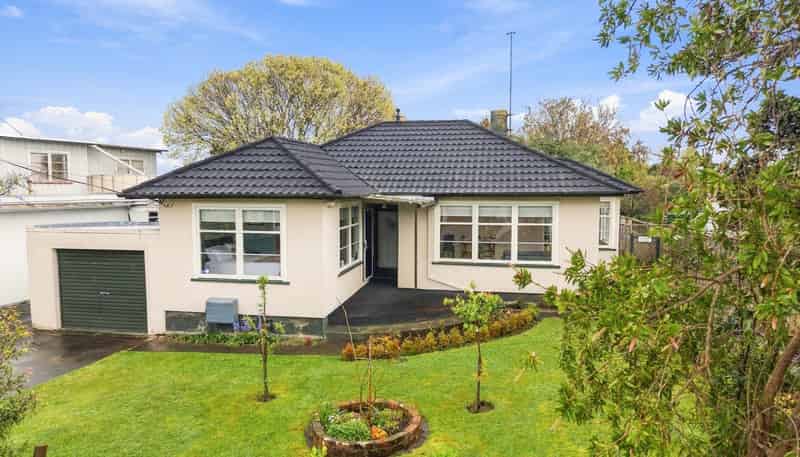 8 Hutchison Crescent, Durie Hill