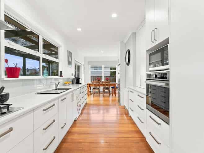 8 Hutchison Crescent, Durie Hill