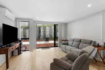 58 Seafarer Crescent, Stanmore Bay