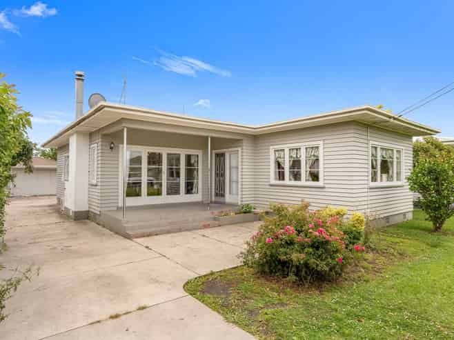 6 Lewis Street, Inner Kaiti