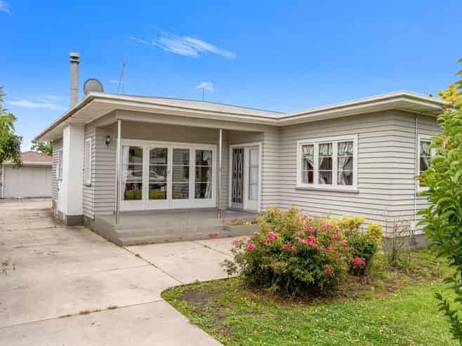 6 Lewis Street, Inner Kaiti
