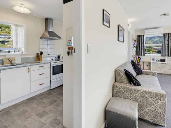 10 Seaview Crescent, Picton
