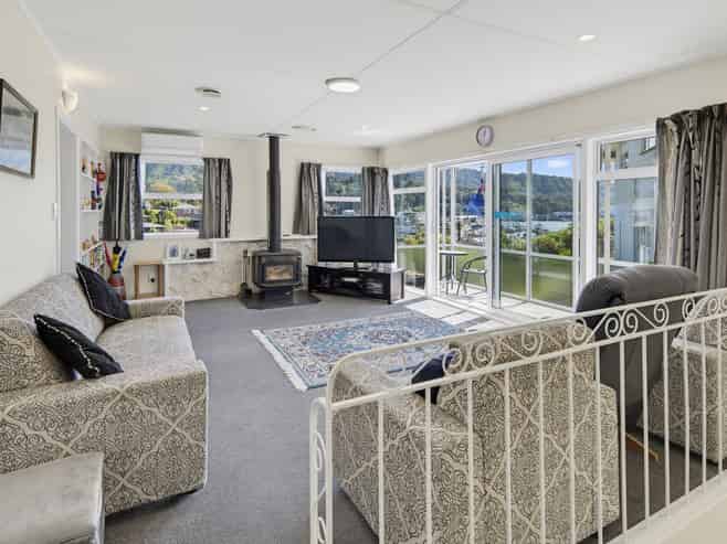 10 Seaview Crescent, Picton