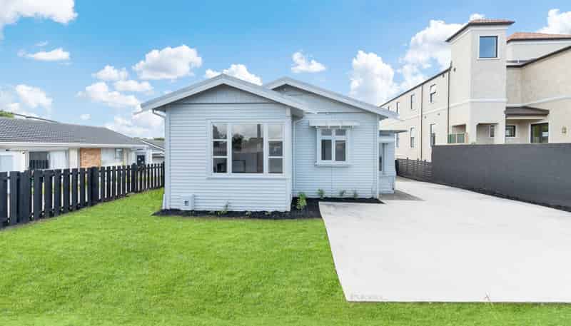 3147 Great North Road, New Lynn