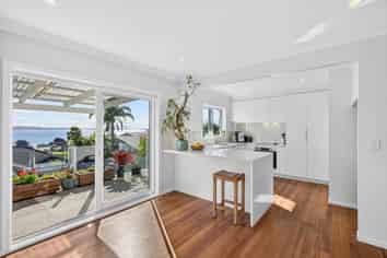 954 Whangaparaoa Road, Manly