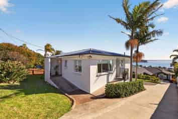 954 Whangaparaoa Road, Manly