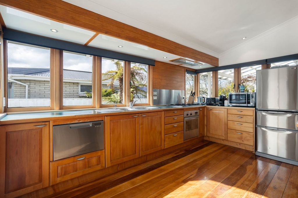 Quality Family Living in a Convenient Cambridge Location 2