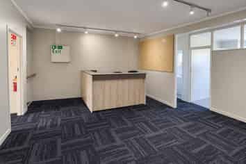 Central New Lynn Office – 90m² + Car Park