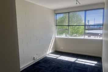 Central New Lynn Office – 90m² + Car Park