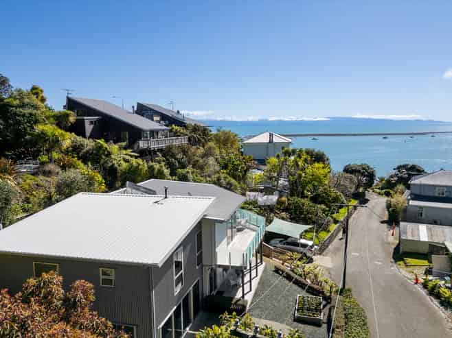 18 Poynters Crescent, Stepneyville
