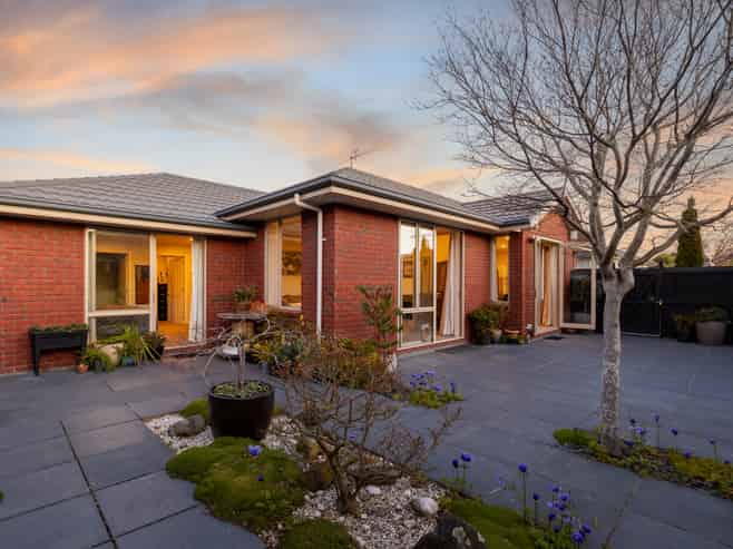 6A Lake Terrace Road, Burwood