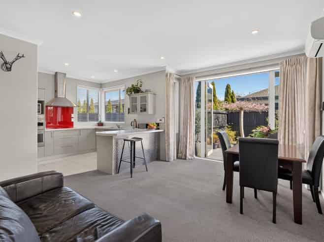 6A Lake Terrace Road, Burwood