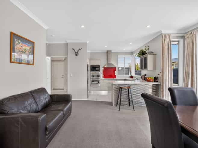 6A Lake Terrace Road, Burwood