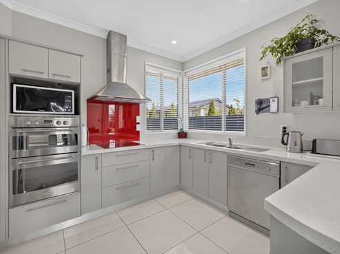 6A Lake Terrace Road, Burwood