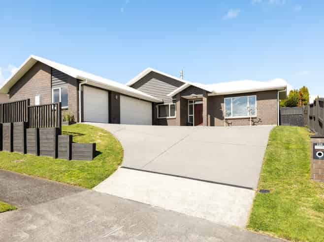 102 Borman Road, Huntington