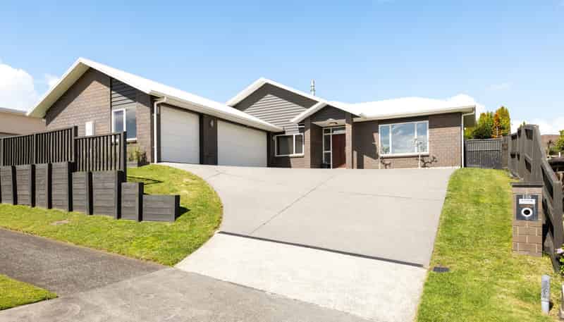 102 Borman Road, Huntington