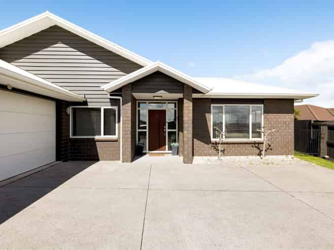 102 Borman Road, Huntington