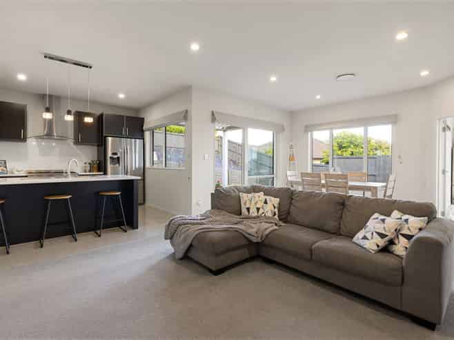 102 Borman Road, Huntington