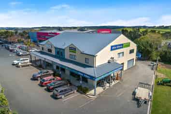 Prime main road premises