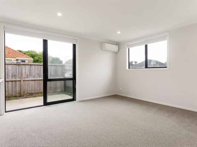 2/1 Paul Crescent, Fairfield