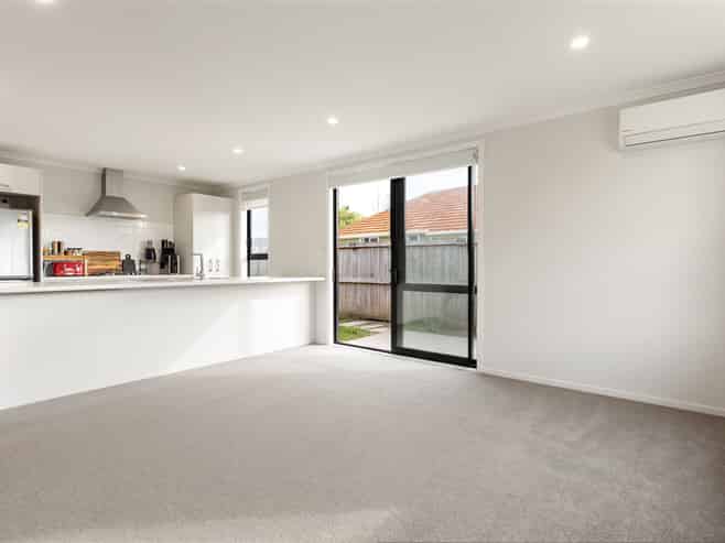2/1 Paul Crescent, Fairfield