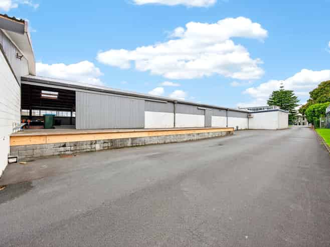 Vacant Rosebank Industrial - Vendor Says Sell!