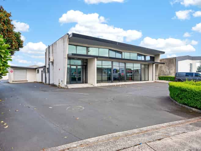 Vacant Rosebank Industrial - Vendor Says Sell!